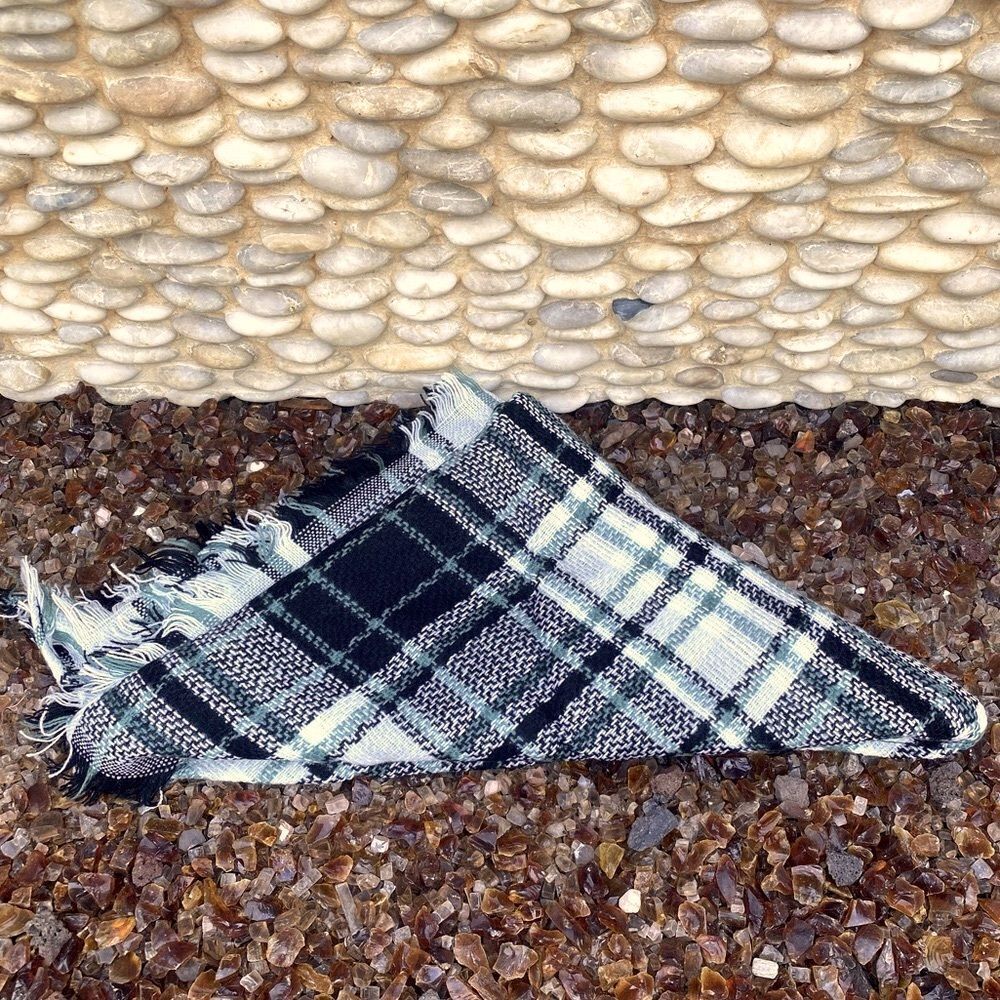 New! Wander Agio Black/White/Sage Green Plaid Triangle Scarf/Shawl/Wrap One Size - Picture 3 of 7